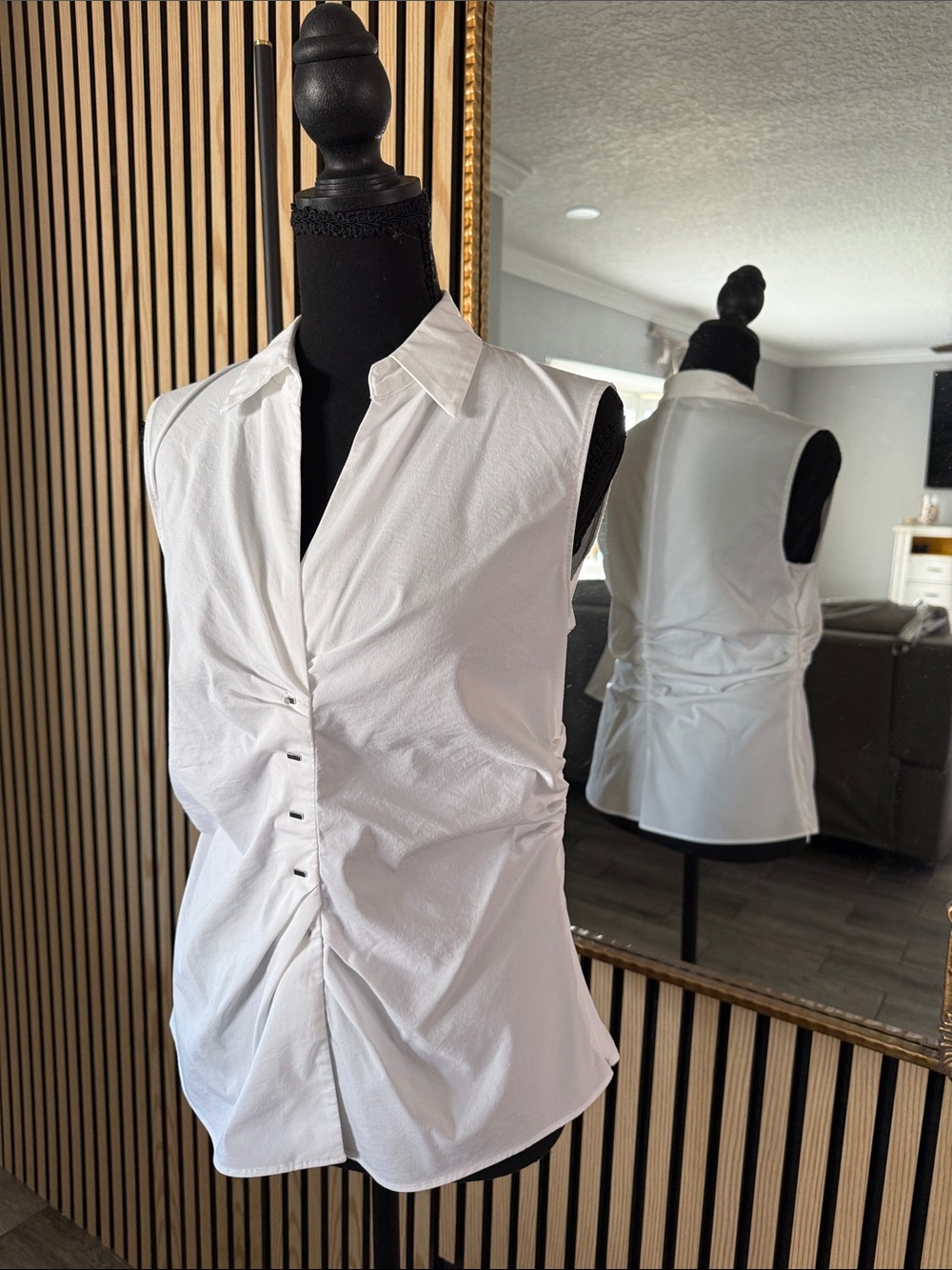 Tahari White Sleeveless Ruched Button-Front Shirt